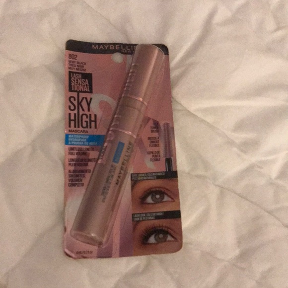 Maybelline Sky High Mascara in shade Very Black - Picture 1 of 2